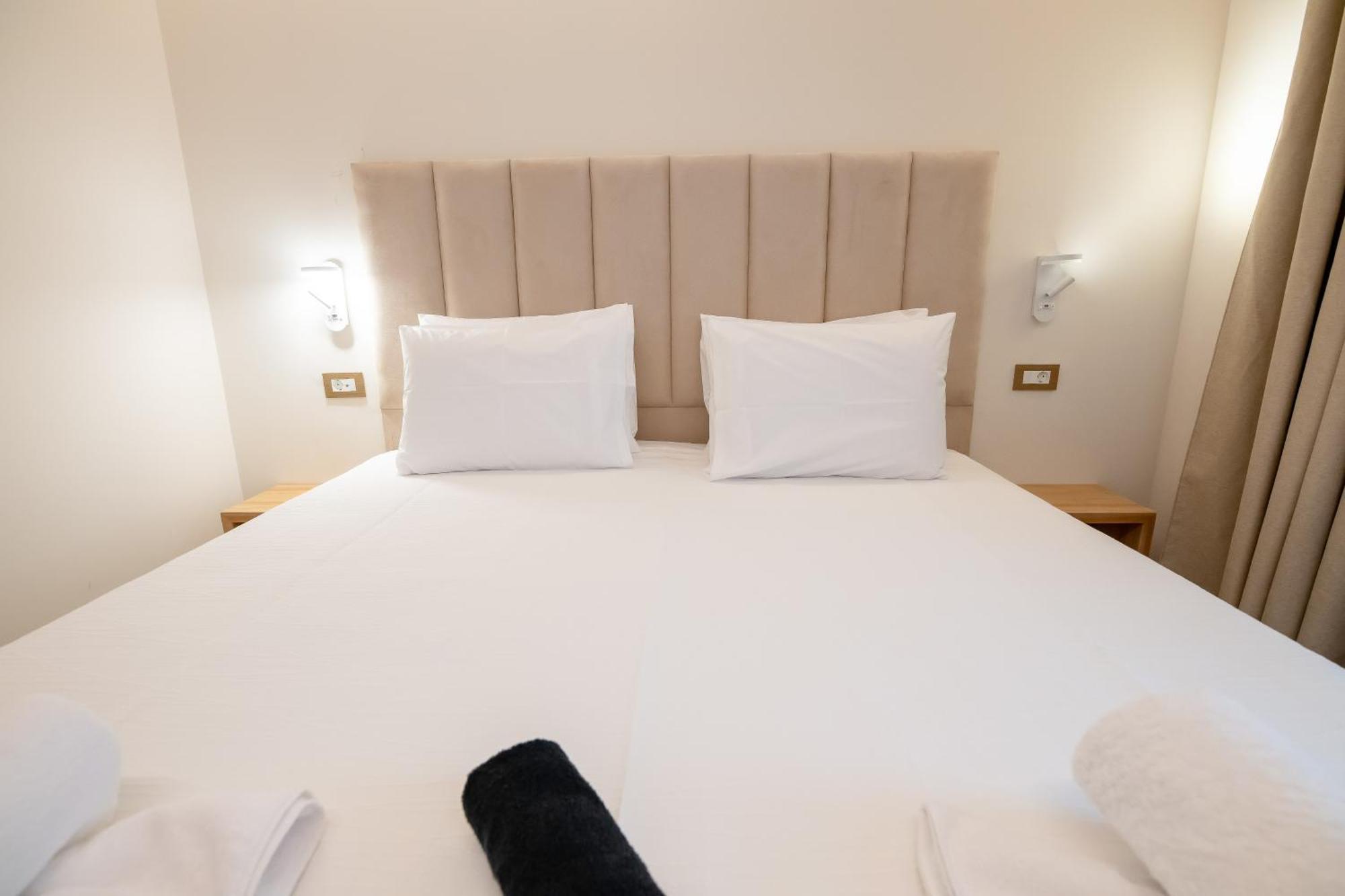 Ocean 11 Hotel Skiathos Town Bagian luar foto