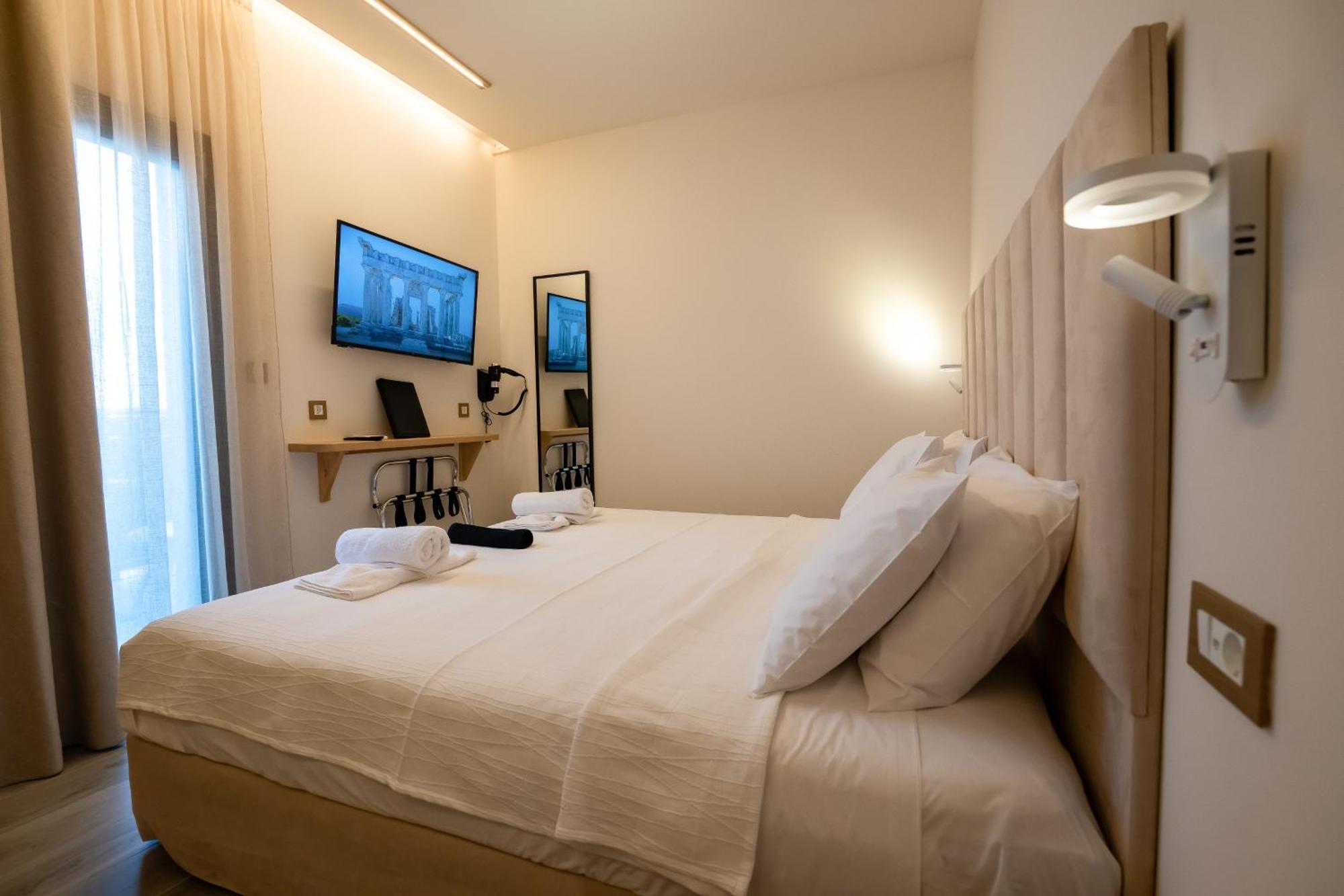 Ocean 11 Hotel Skiathos Town Bagian luar foto