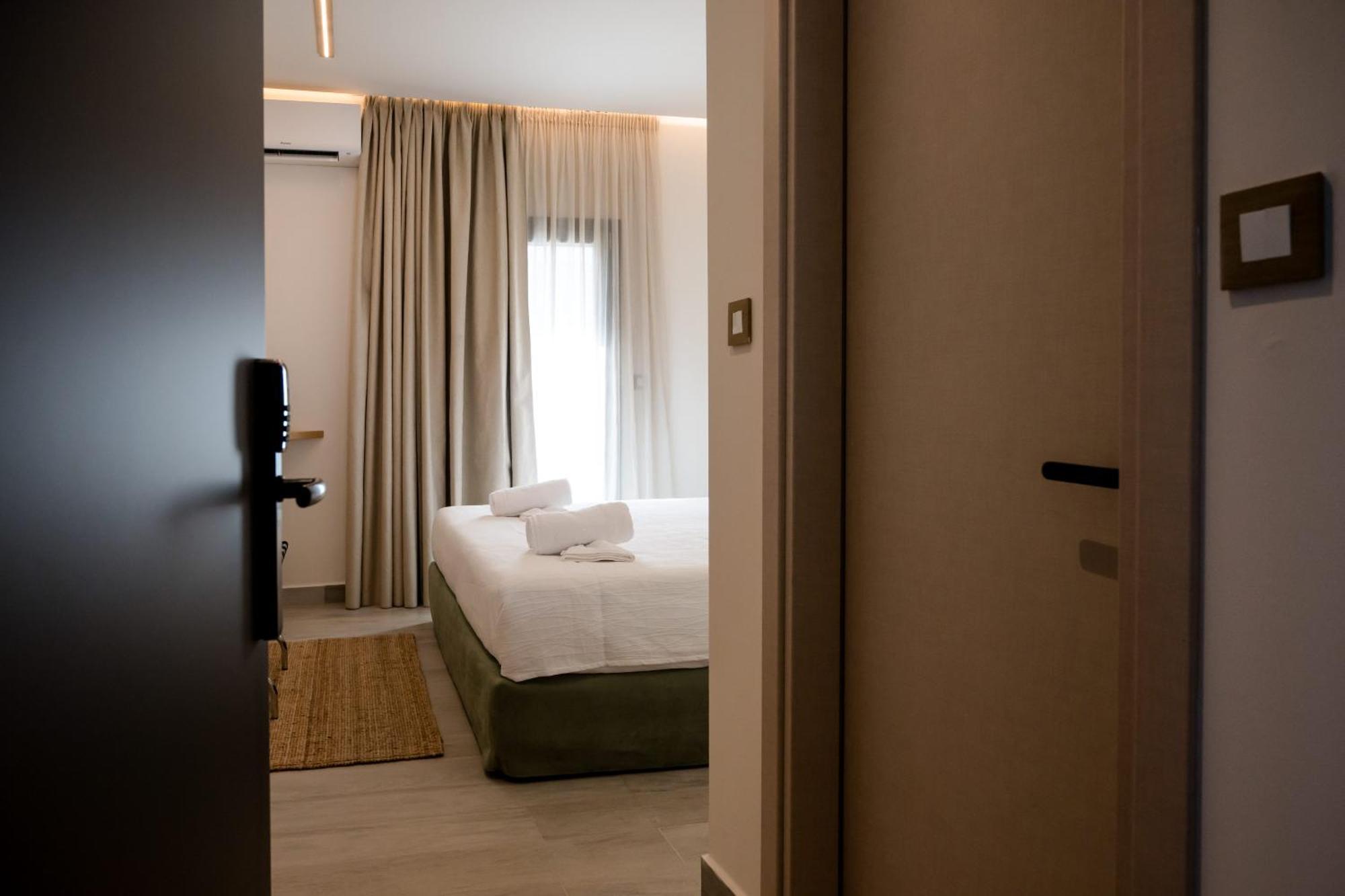Ocean 11 Hotel Skiathos Town Bagian luar foto