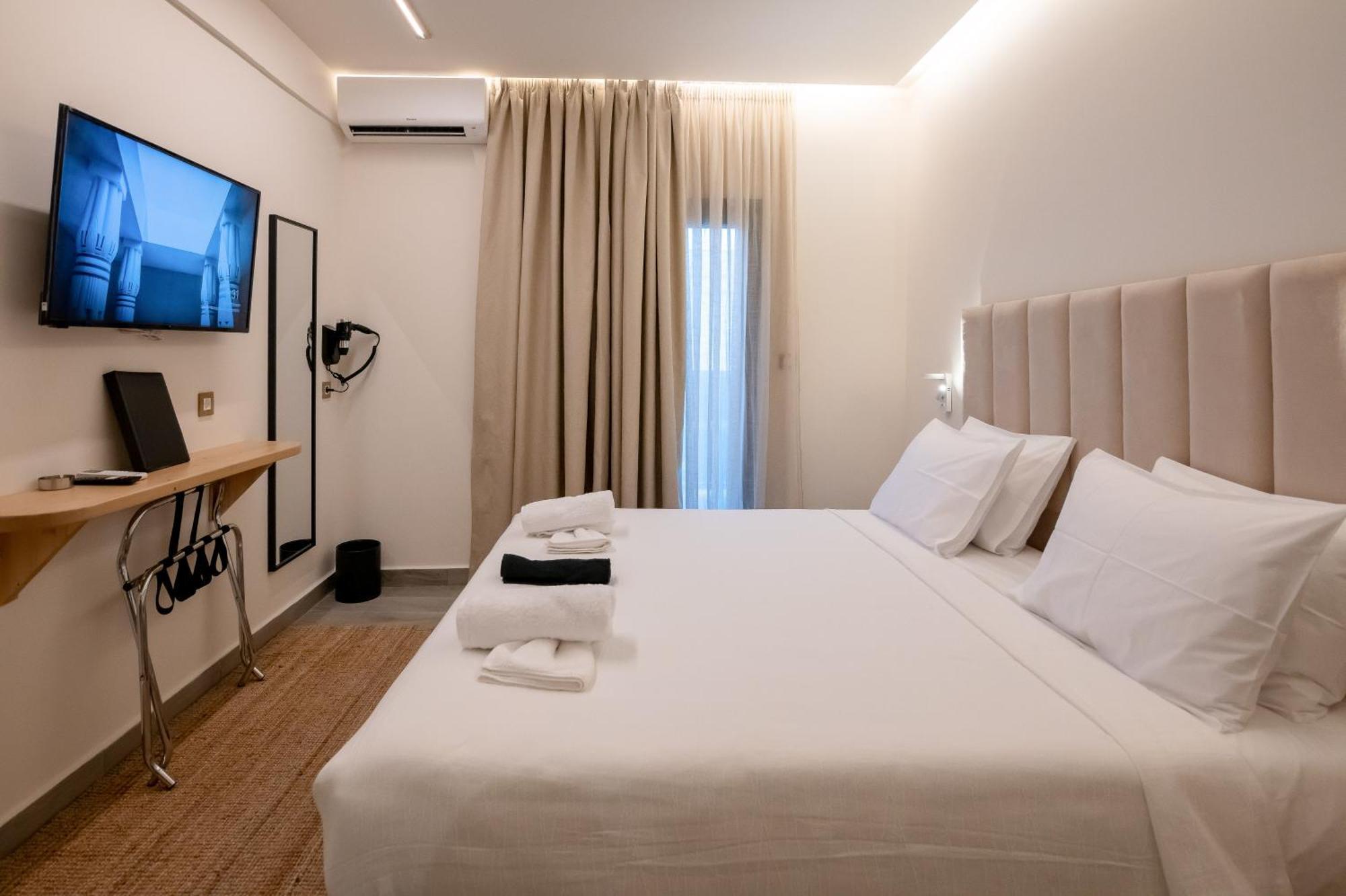 Ocean 11 Hotel Skiathos Town Bagian luar foto