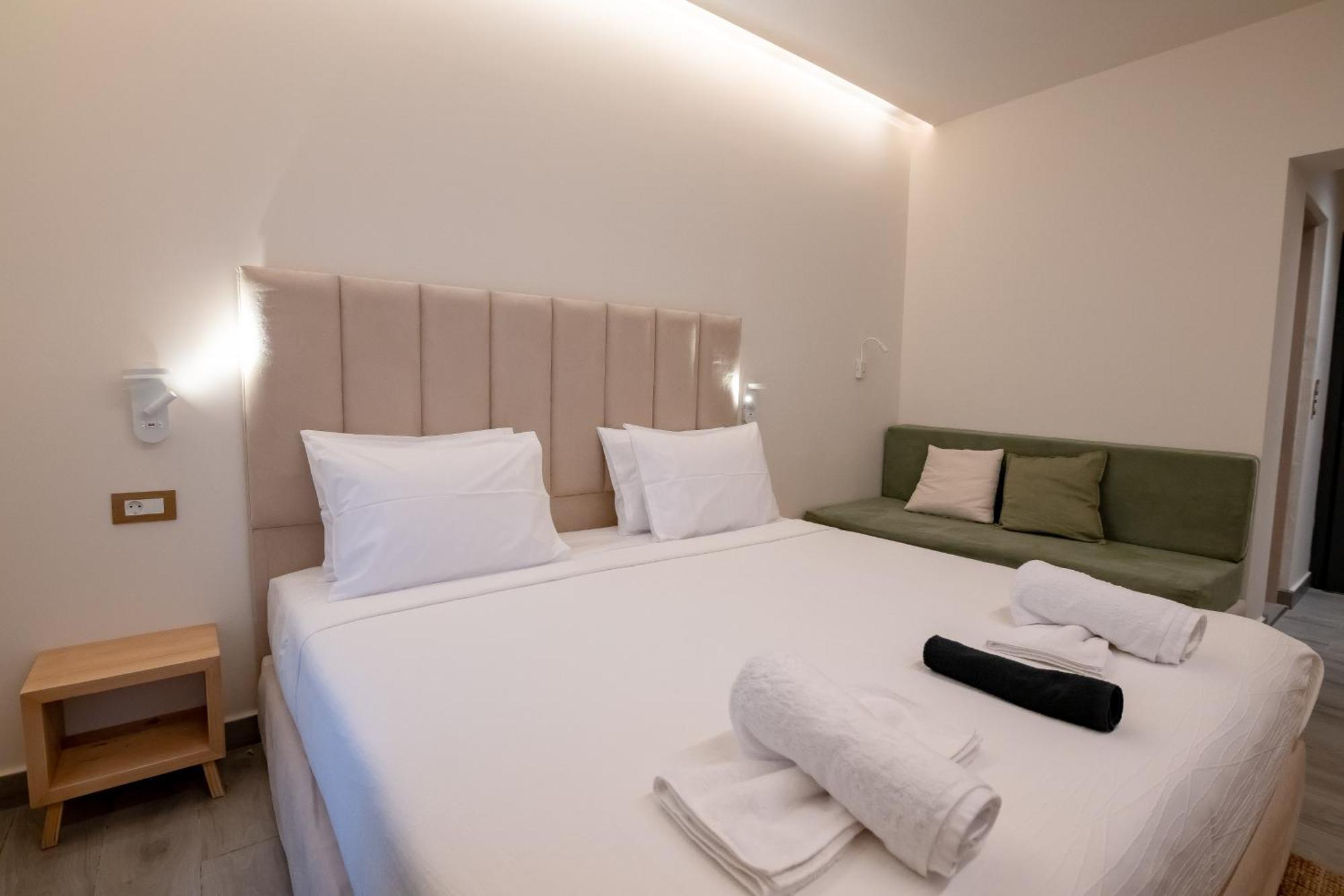 Ocean 11 Hotel Skiathos Town Bagian luar foto