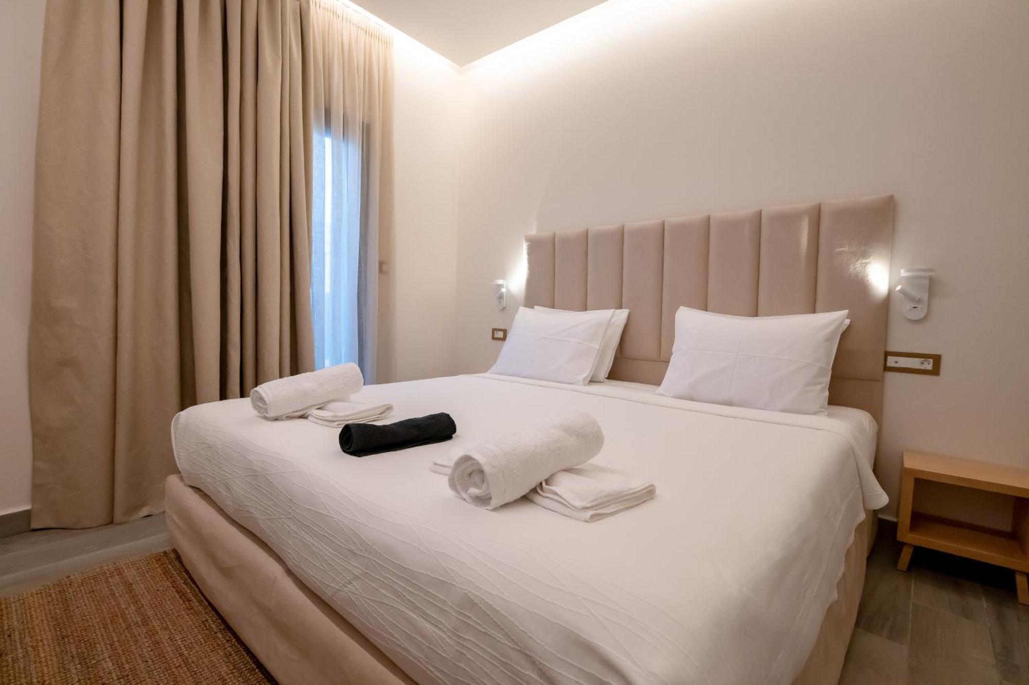 Ocean 11 Hotel Skiathos Town Bagian luar foto