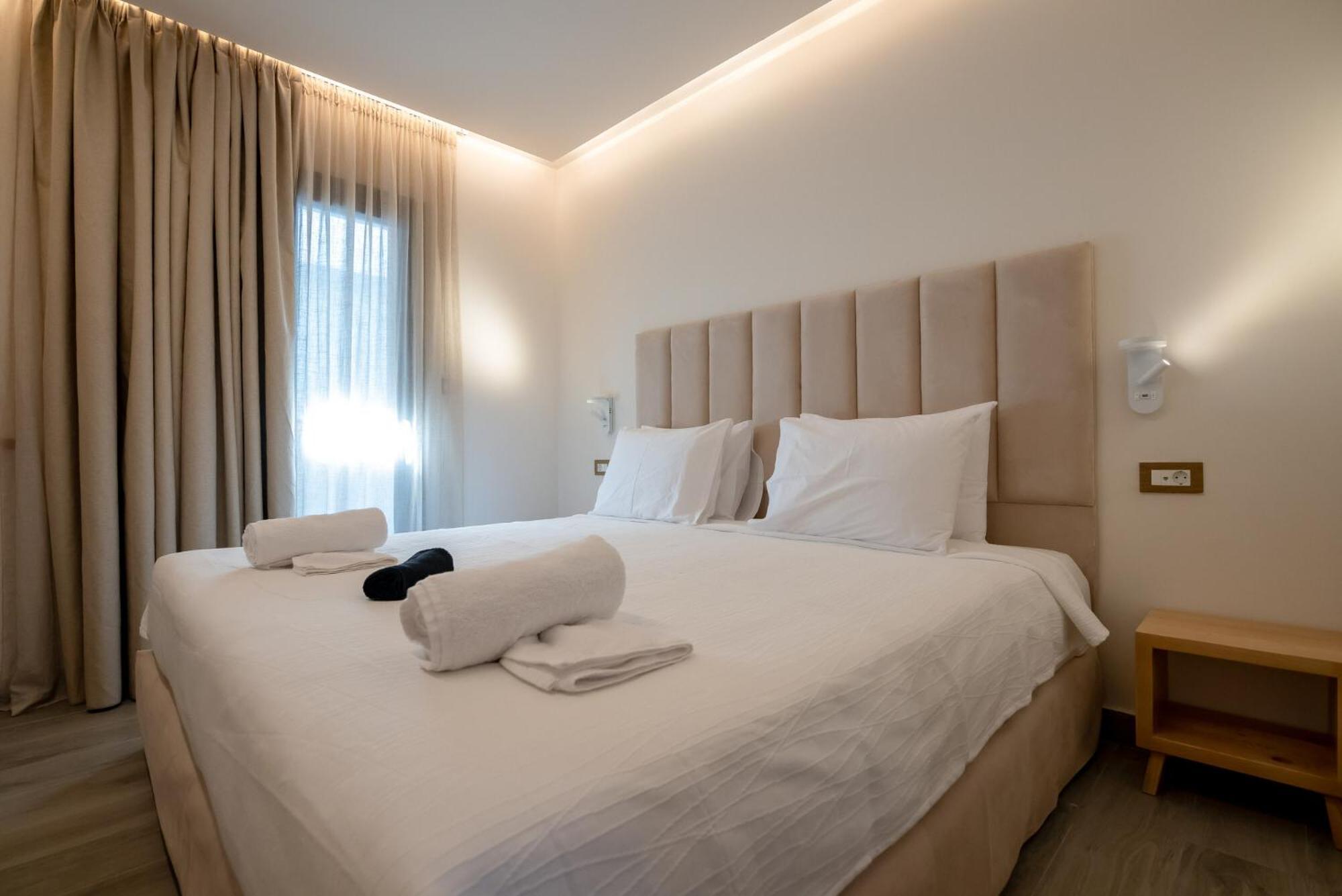 Ocean 11 Hotel Skiathos Town Bagian luar foto