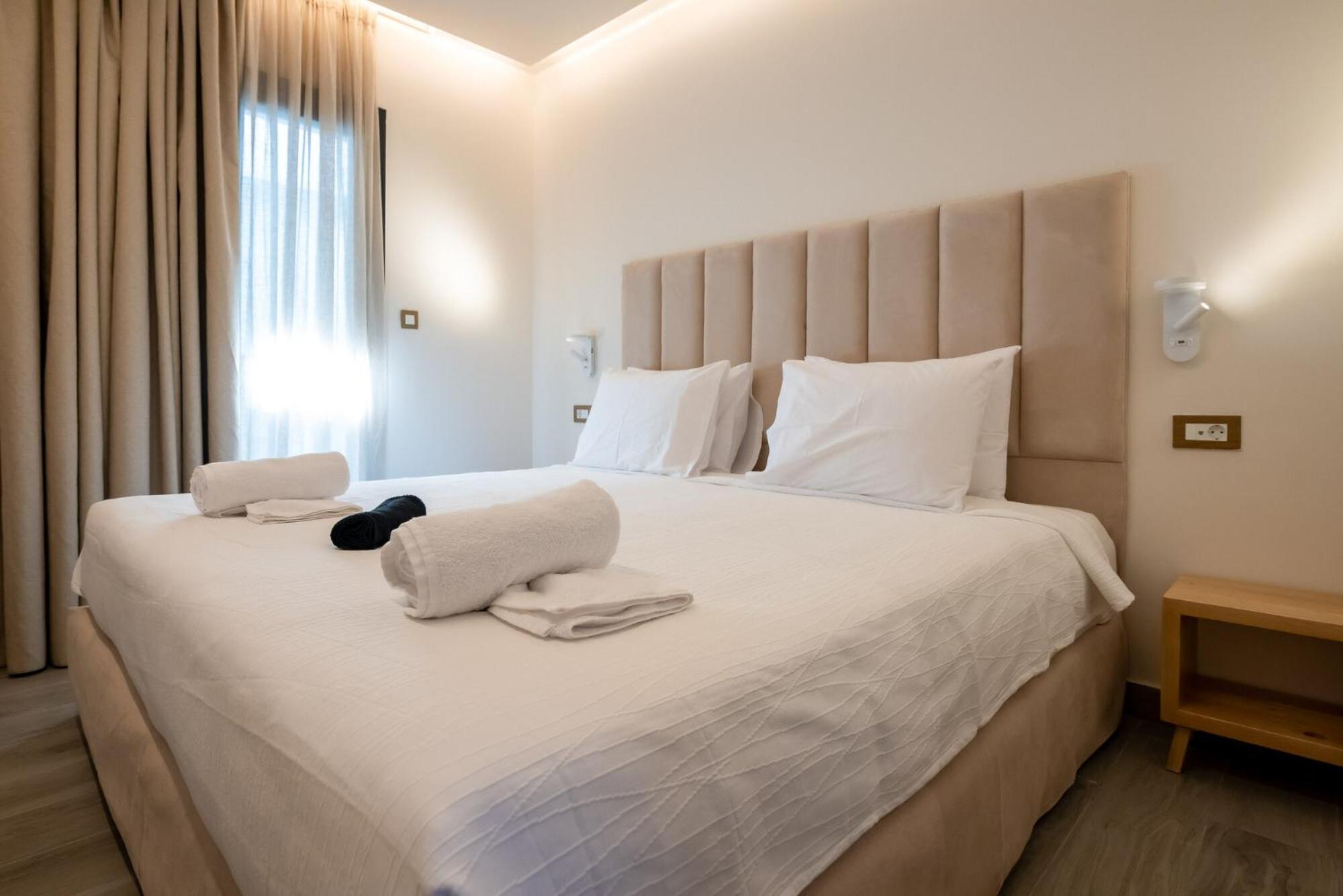 Ocean 11 Hotel Skiathos Town Bagian luar foto